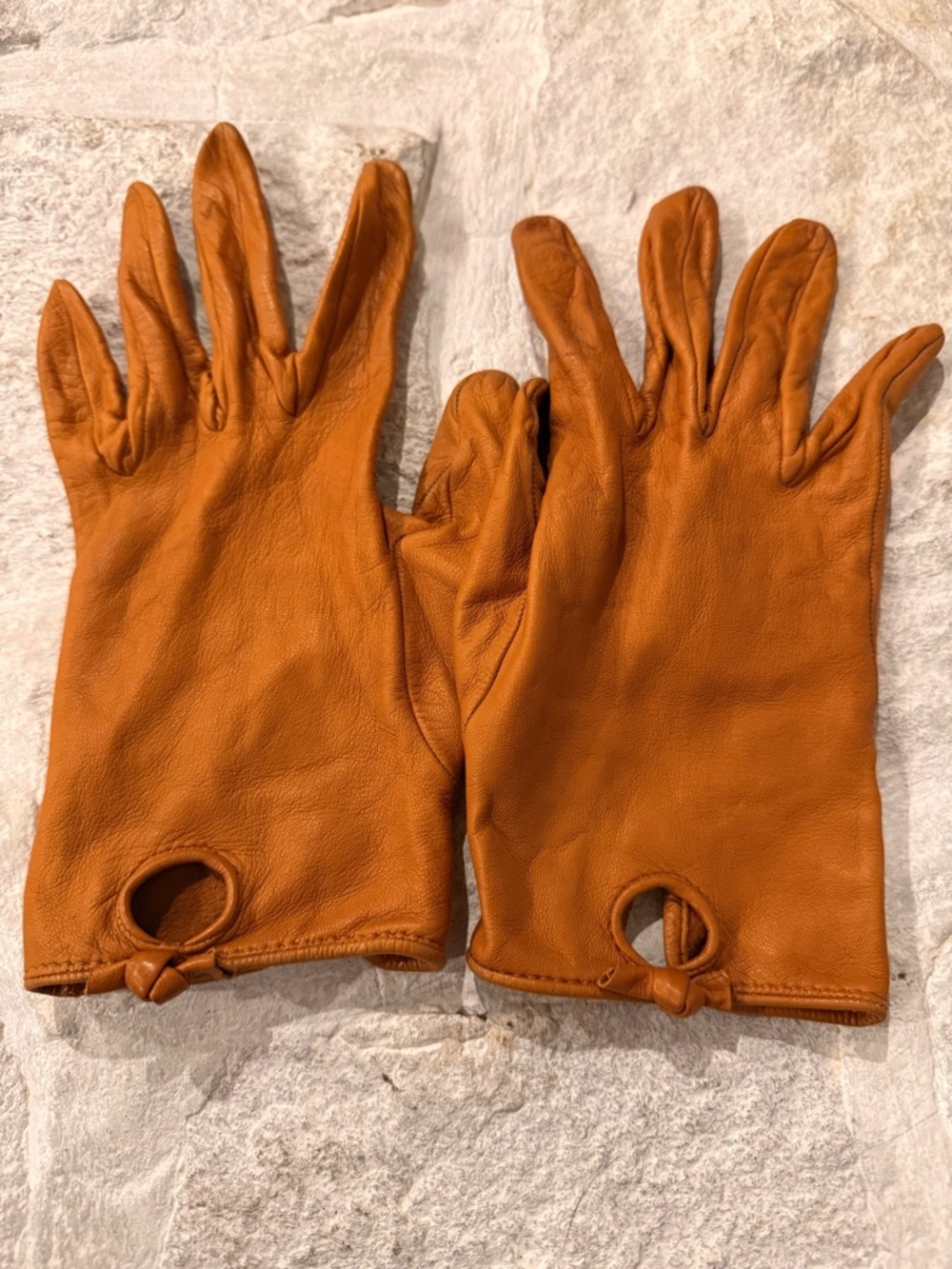 Women’s Leather Driving Gloves in Tan Cognac - Handmade in Lisbon